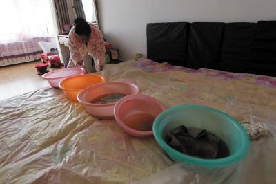 丘北楼上漏水，住户失联，小区没物管，业主维权难！律师来支招……